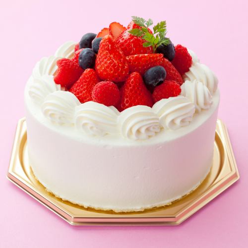 【鲜奶油装饰蛋糕】我们会根据您的要求准备4至7号的尺寸。No.4 3024日元～（含税）