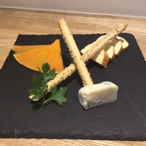 【お酒のお供にかかせないチーズ】多数ご用意しております♪