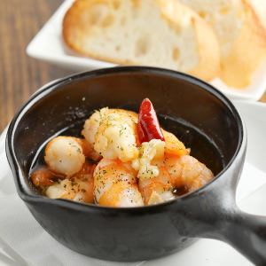 ぷりぷりエビのアヒージョ