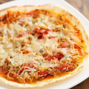 釜揚げシラスとトマトピザ