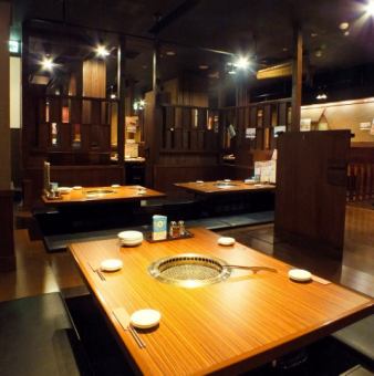 The tatami room can be reserved for private use for parties of 28 to 40 people.