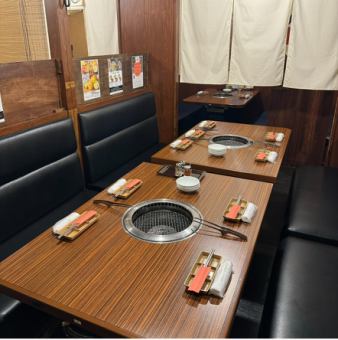 Table seating for 8 people, spacious enough for 8 people, so even if one person comes in, you won't have to worry.