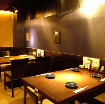Table seats for 4 people♪ Popular for various occasions such as drinking parties with friends and company banquets☆ We also have counter seats, so you can feel free to dine alone.