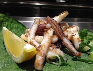 Grilled squid tentacles with salt