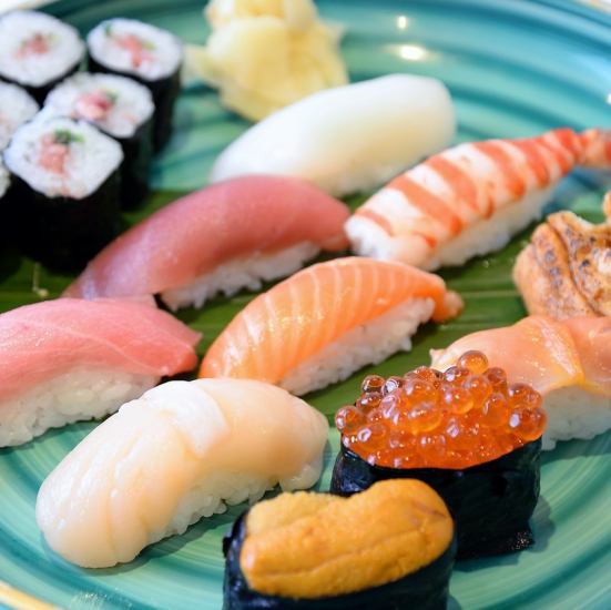 The sushi that the skilled craftsmen hold one by one with high quality material is exceptional !!