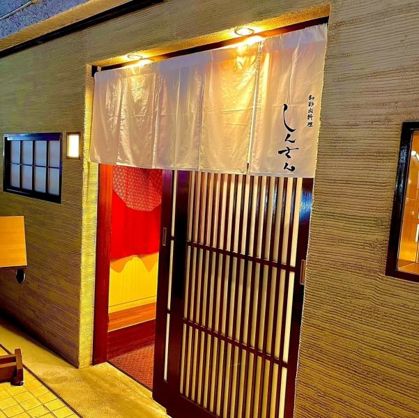 It is a little hideaway quietly nestled on the second floor of a building on a busy street in Koenji.