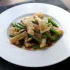 Stir-fried squid and garlic sprouts