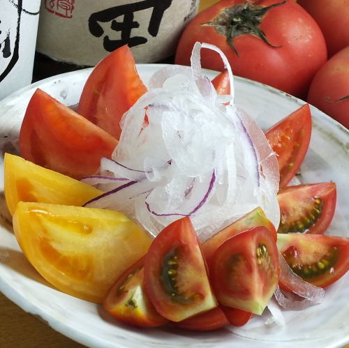 Seasonal chilled tomatoes from Miura (with onions)