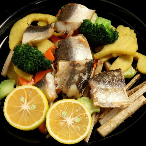 三浦的干魚和秋季蔬菜（紅薯，胡蘿蔔，牛F）的福吉