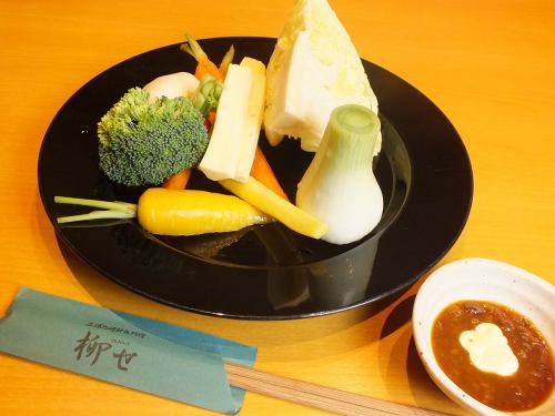 三浦産秋冬野菜の蒸しサラダ風　(ニンジン、アスパラ、ブロッコリー、その他)