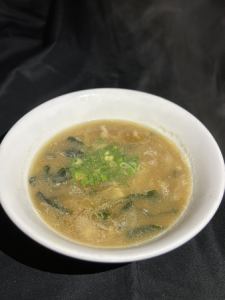 牛出汁の赤だし