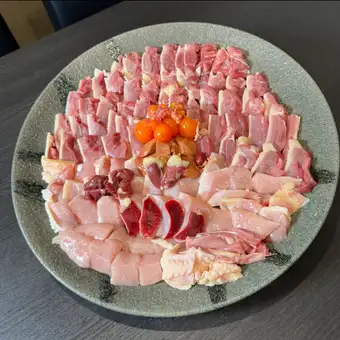 【ランチ、4名様】3日前までのご予約限定！自社養鶏近江しゃも陶板焼きコース