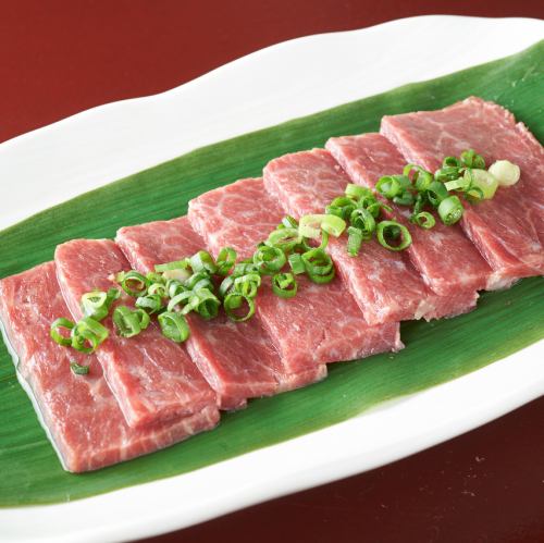 [Providing various parts!] Domestic horse sashimi 800 yen (tax included) Fresh and delicious horse sashimi.