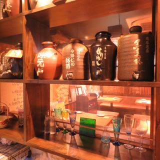 使用“Agu”的鐵涮涮鍋套餐是與沖繩有關的人氣料理！我們還專注於室內設計，讓您不僅可以在食物中享受清酒派對，還可以在空間中享受清酒派對。源自琉球的華麗內飾和使用琉球玻璃的時尚內飾是◎