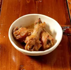 [Nighttime only] Braised chicken wings