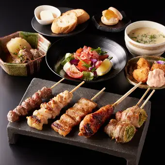 【定番コース】当店名物の焼鳥や厳選素材の逸品料理をカジュアルに楽しむ《全7品/4,000円》