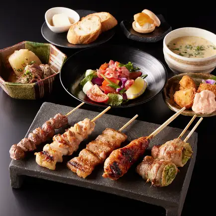 【定番コース】当店名物の焼鳥や厳選素材の逸品料理をカジュアルに楽しむ《全7品/4,000円》
