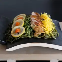 炭焼肉の瓦そば〈並〉約二人前