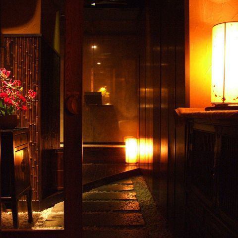You can choose between a completely private room and a semi-private room.Enjoy a moment with your loved one in a high-quality Japanese-style private room.