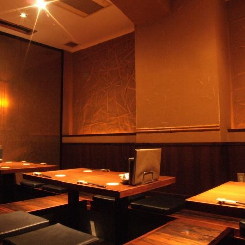 [Horigotatsu (private room)] A sunken kotatsu seat that can be used by small groups of four or so.