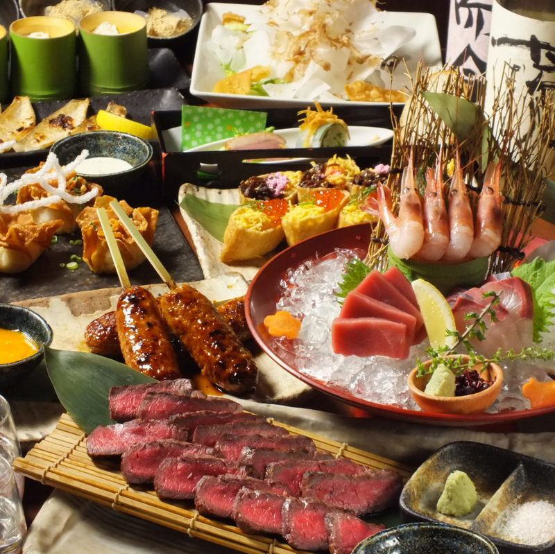 【包房最多可容納24人】5,000日圓套餐，可享受豪華的炭火燒烤和時令風味等。