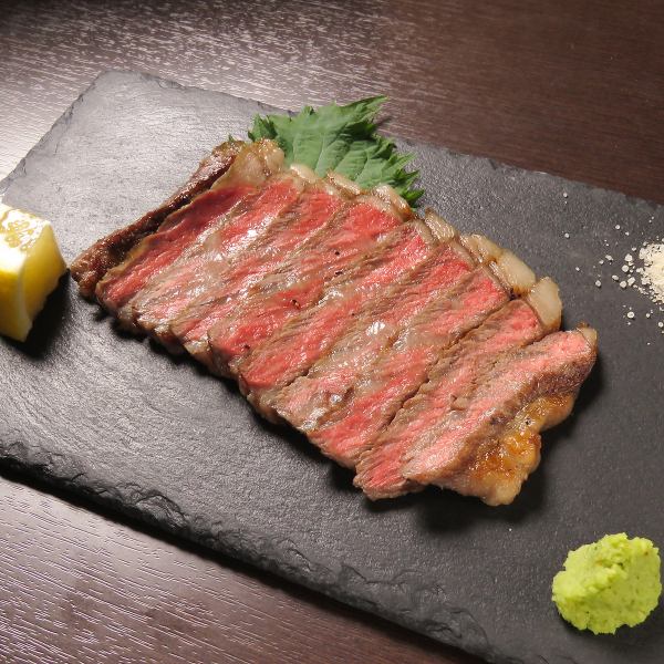 ●``Tsuki no Bo's true value'' grilled dishes ♪ [Specially selected beef sirloin grilled over charcoal] [Beef belly with charcoal volcano Aoi sauce] are very popular
