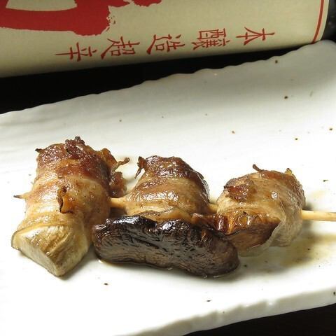 King oyster mushroom wrapped in pork skewer (1 skewer)