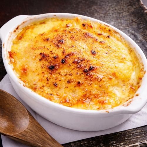 Seafood gratin with plenty of cheese