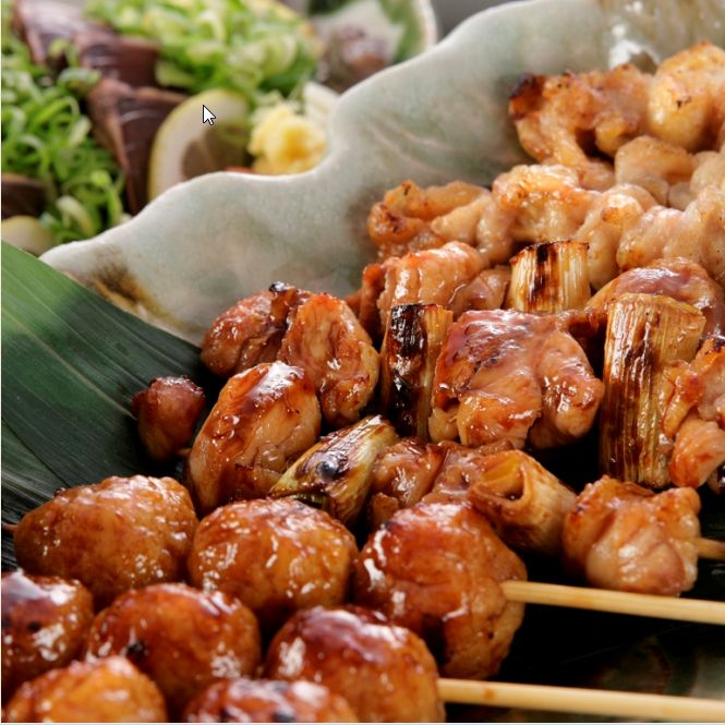 We offer authentic charcoal-grilled ingredients such as pure Japanese red chicken "Samurai"!