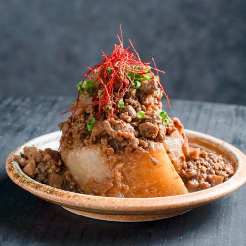Stained daikon radish topped with meat miso