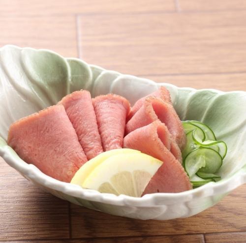 牛タンのしっとりローストビーフ