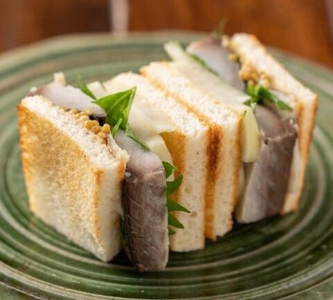 炙り〆鯖サンド