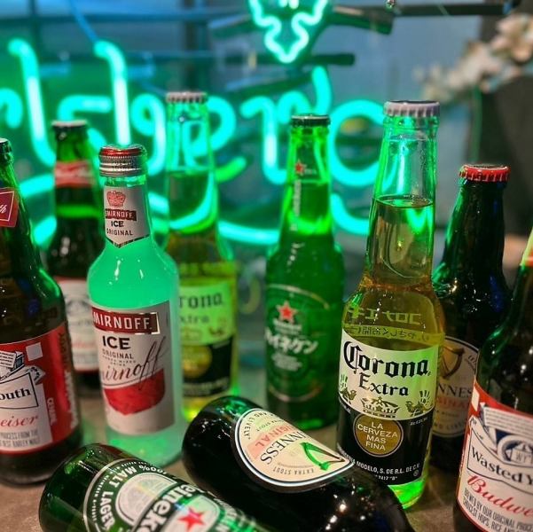 オシャレな店内で多様なドリンクやカクテルとダーツやゴルフをお楽しみ頂けます。貸切宴会なども承っておりますので、お気軽にご相談ください！
