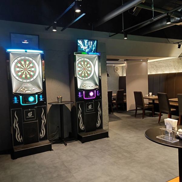 店舗奥にはダーツ台やシミュレーションゴルフを楽しめる空間をご用意しております。奥だけの半貸切から店内全ての貸切もできますので、大型宴会や結婚式二次会など様々なシーンでご利用頂けます♪