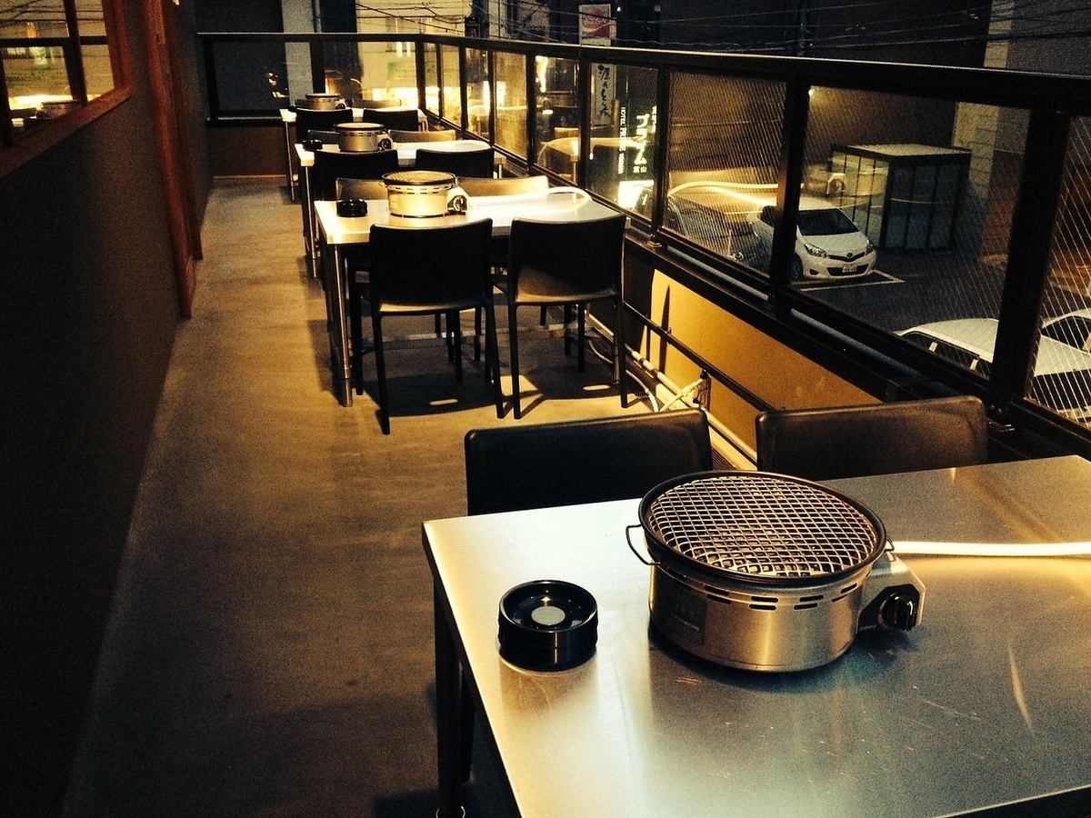 Enjoy Yakiniku and Motsunabe in an urban atmosphere, a luxury only available to adults.