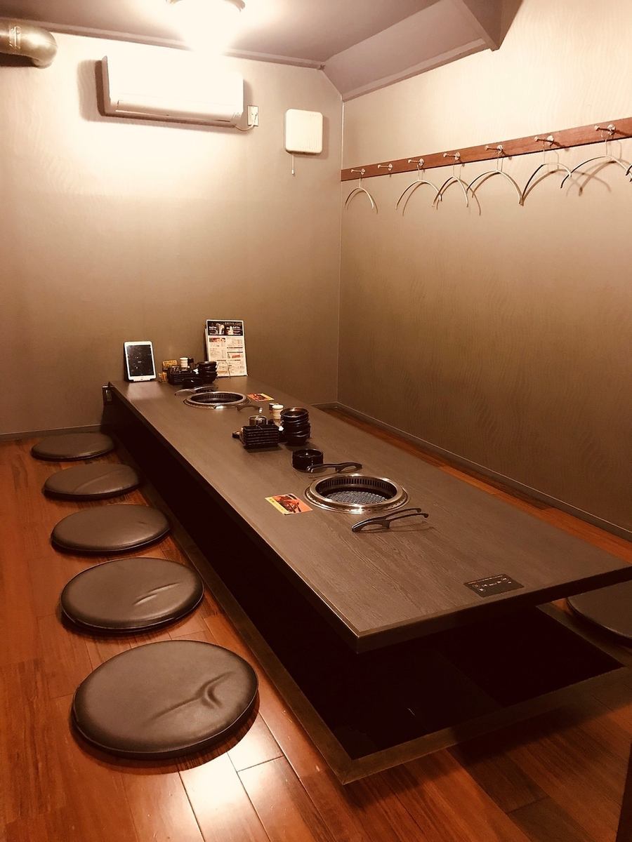 The sunken kotatsu private room can accommodate up to 13 people. Relax in a private space.