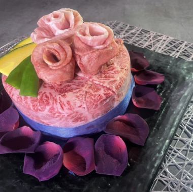 [Perfect for anniversaries and birthdays] A special surprise with a meat cake! 5,000 yen (tax included)