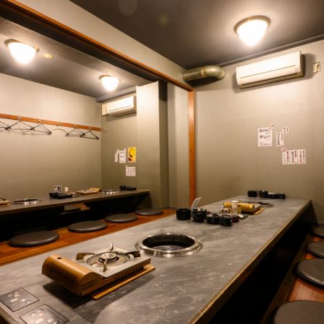 人気の掘りごたつ個室で、周りを気にせずお愉しみいただけます。3名様～最大13名様までOK！仕事仲間や気の合う友人同士での飲み会にも♪