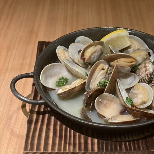 小長井産アサリの白ワイン蒸し