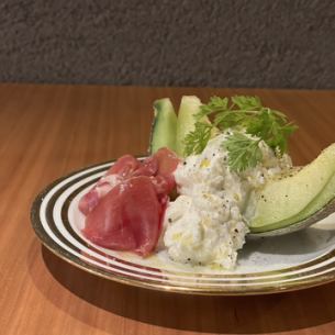 クリーミーモッツァレラとメロンのカプレーゼ