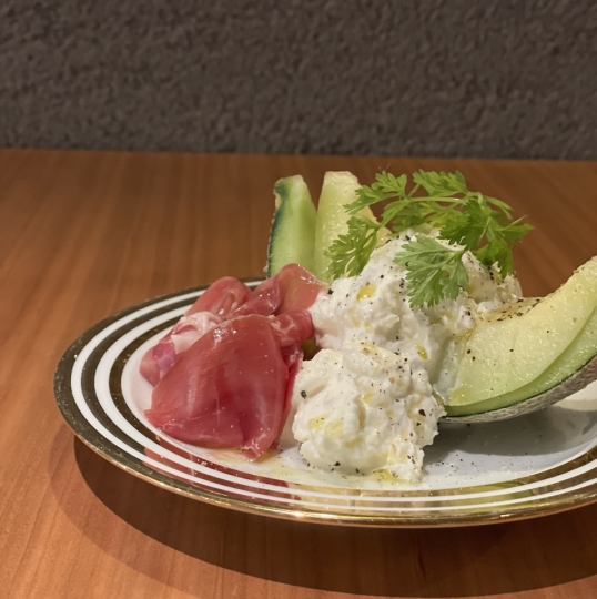 クリーミーモッツァレラとメロンのカプレーゼ