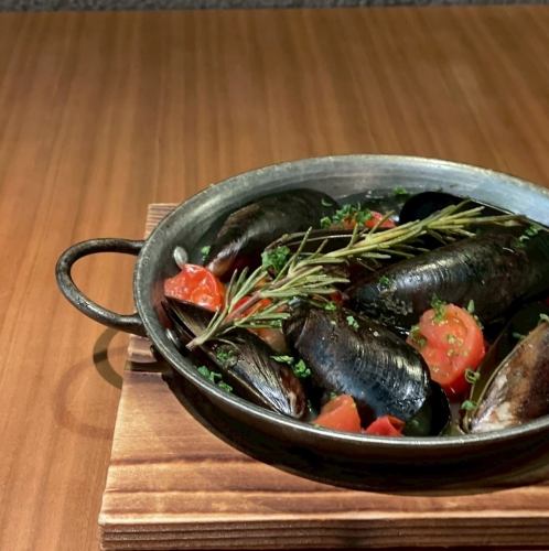 홍합과 체리 토마토의 화이트 와인 찜