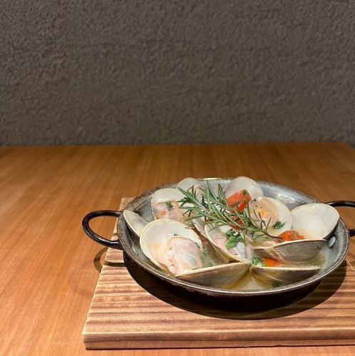 蛤とチェリートマトの白ワイン蒸し