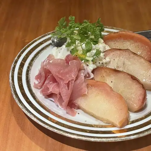 제철 과일을 사용한 창작 요리를 즐길 수 있다
