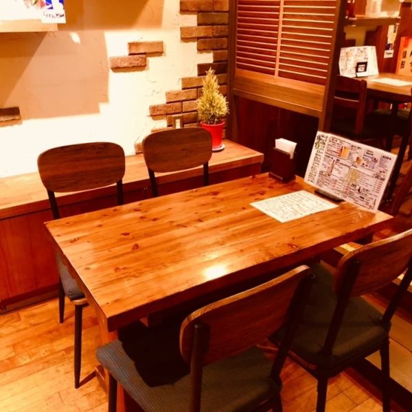[Table] It is a big attraction to relax and relax.We have table seats that can be used by a small number of people! Ideal for charter, banquets, girls-only gatherings, etc. ♪ There is also a wall-mounted TV! Please feel free to contact us.