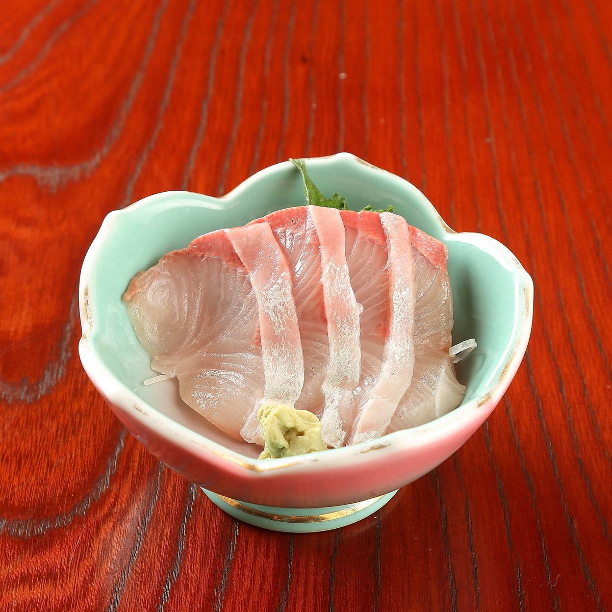 朝獲れ地魚の鮮度抜群のお刺身をご用意しております