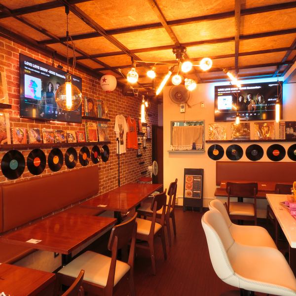 【1Hセットメニュー】飲み放題&カラオケ歌い放題♪男性：2500円/女性：1700円延長は30分ごとに半額で可能です♪しかも営業は翌朝5時まで！東中野で遅くまで営業している希少な店舗になります。カラオケ以上のリーズナブルさとここにしかないディープさで皆さまの宴会を大いに盛り上げます◎
