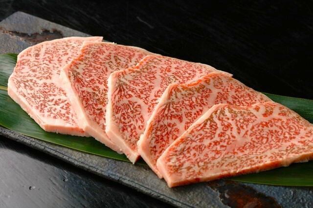 焼肉の定番。ジューシーな肉質が◎【カルビ＜松＞】
