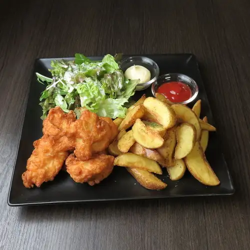 ポテトフライと鶏から揚げの盛り合わせ