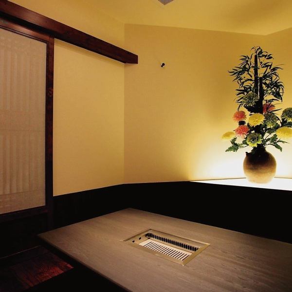 【全席完全個室を完備しております！】高級感あるラグジュアリーな各種個室をご用意。ちょっと贅沢感を演出したいデートや大切な記念日、お誕生日やご家族でのご利用にも◎またすべてのお客様が快適にお過ごしいただける様4月より静岡県条例に基づき全席禁煙となりました。お客様のご理解とご協力の程お願い申し上げます。